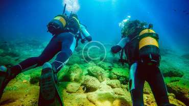 An expert scuba diver with a student